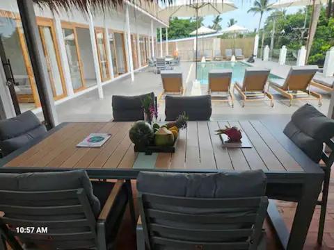 8 Bedroom Monkey 102 *